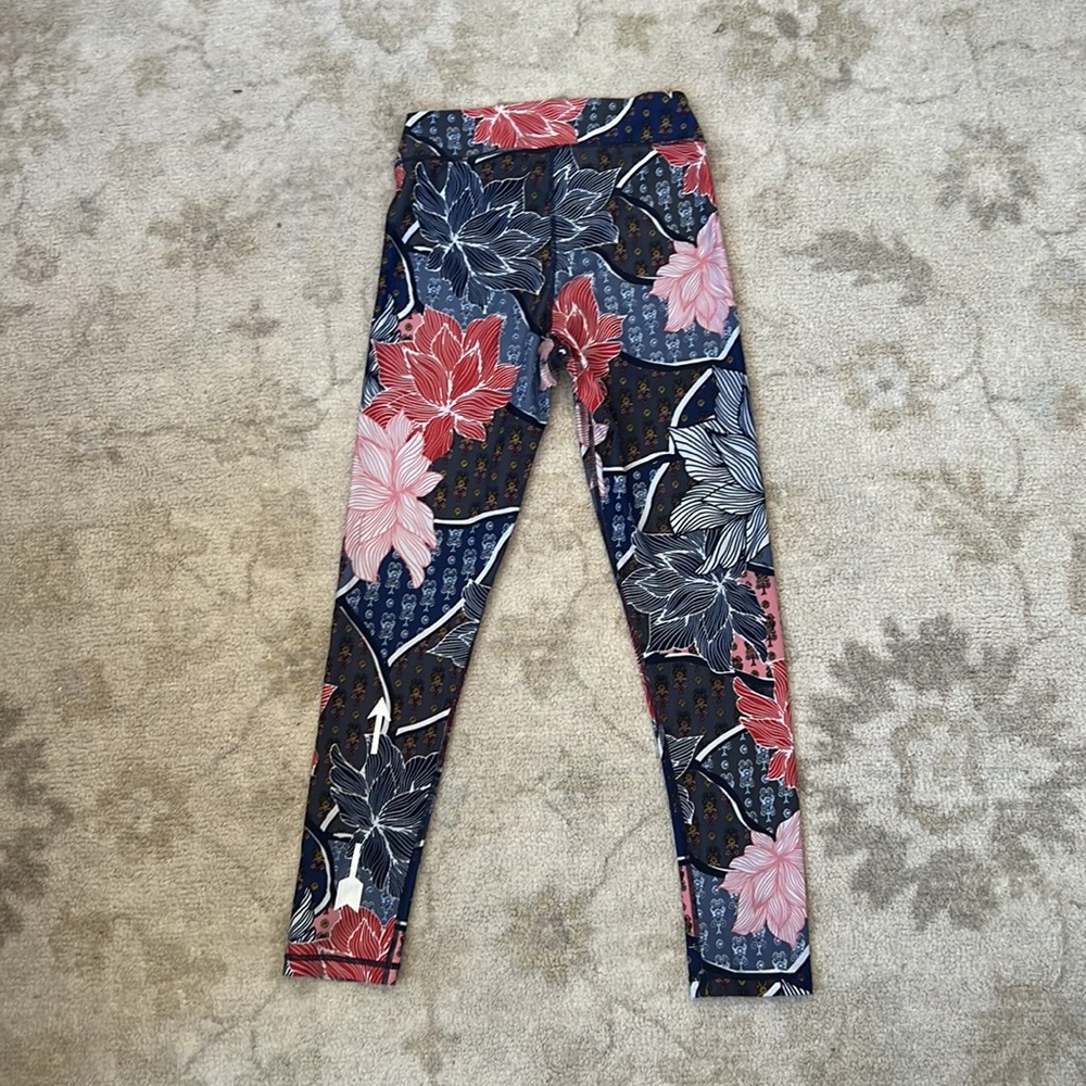 Patterned Yoga Pants - Picture 2 of 3
